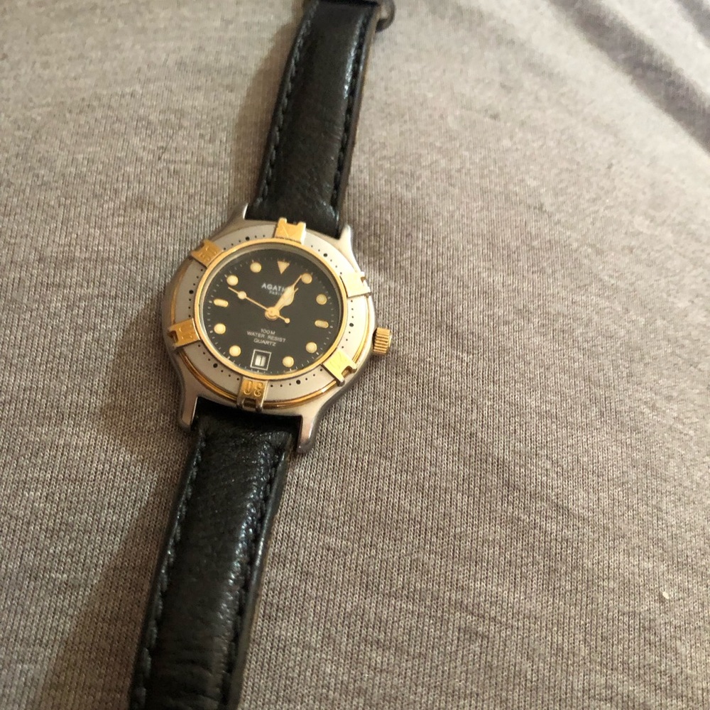 Woman’s Watch Good Working Condition View 3